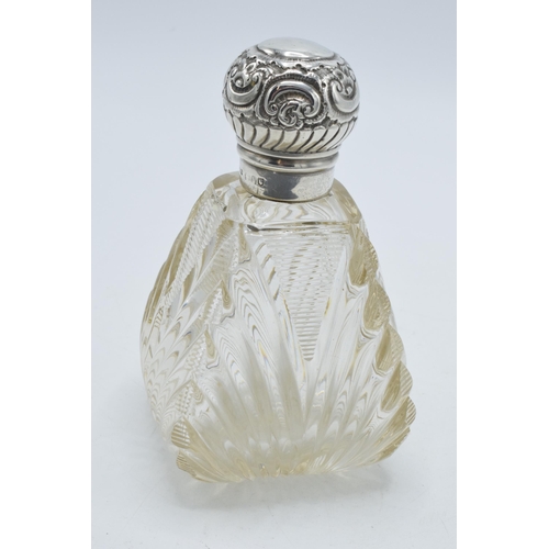 181 - Victorian silver topped perfume bottle with fan-style glass, London 1897, J Grinsell & Sons, with sc... 