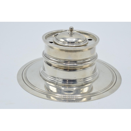 187 - Silver circular inkwell with glass liner and holes for pen rests, London 1915, Goldsmiths and Silver... 