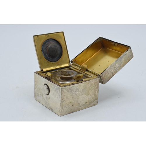 196 - Silver travelling inkwell in cube form, Birmingham 1909, GY & Co, with glass liner, 5cm tall.