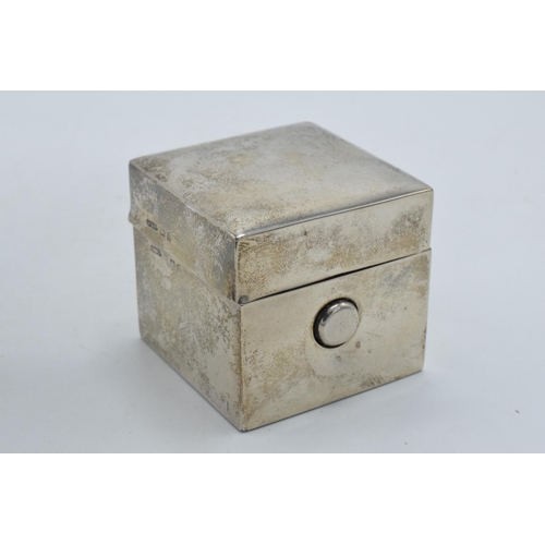 196 - Silver travelling inkwell in cube form, Birmingham 1909, GY & Co, with glass liner, 5cm tall.