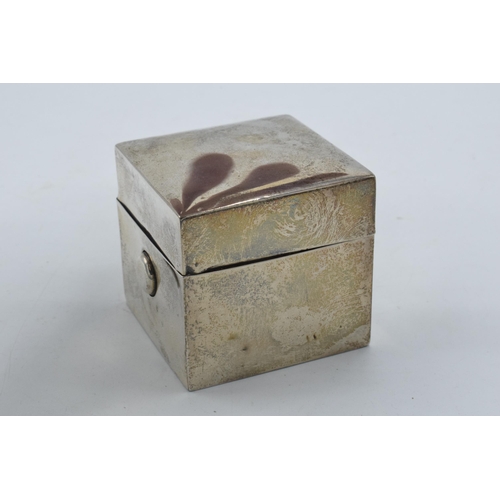 196 - Silver travelling inkwell in cube form, Birmingham 1909, GY & Co, with glass liner, 5cm tall.