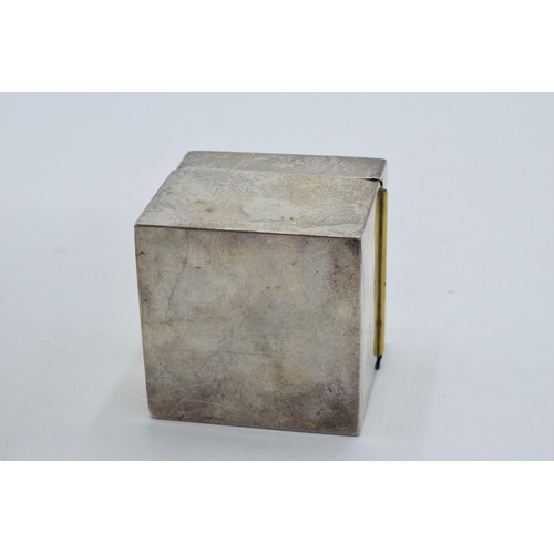 196 - Silver travelling inkwell in cube form, Birmingham 1909, GY & Co, with glass liner, 5cm tall.