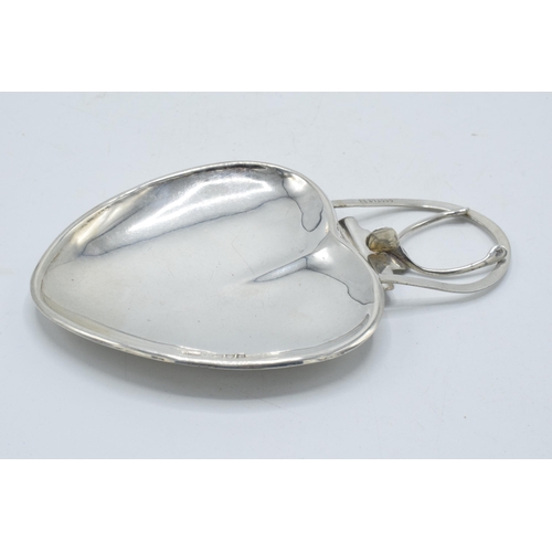 202 - Silver heart shaped cocktail clip-on dish, London 1901, Grey & Co, 39.8 grams, 13cm wide.