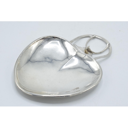 202 - Silver heart shaped cocktail clip-on dish, London 1901, Grey & Co, 39.8 grams, 13cm wide.