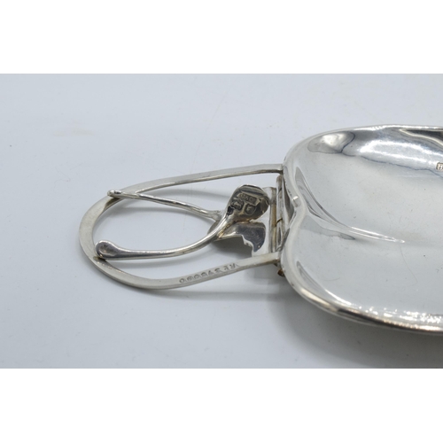 202 - Silver heart shaped cocktail clip-on dish, London 1901, Grey & Co, 39.8 grams, 13cm wide.