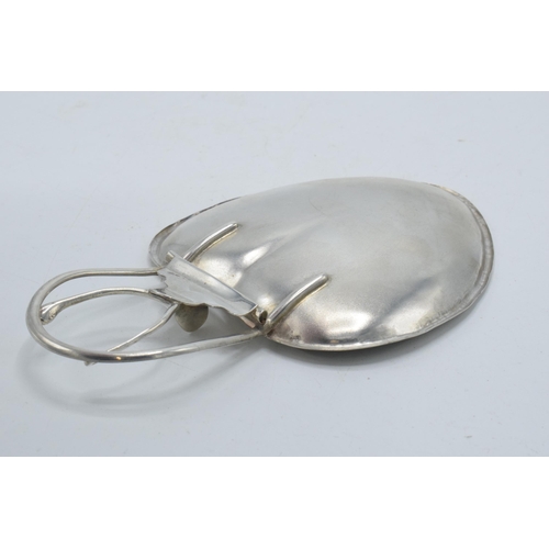 202 - Silver heart shaped cocktail clip-on dish, London 1901, Grey & Co, 39.8 grams, 13cm wide.