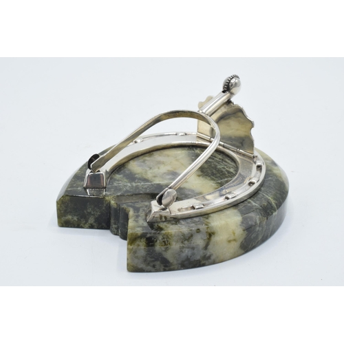 203 - Samson Mordan: a silver paper clip / holder in the form of a horseshoe mounted onto a hardstone / ag... 