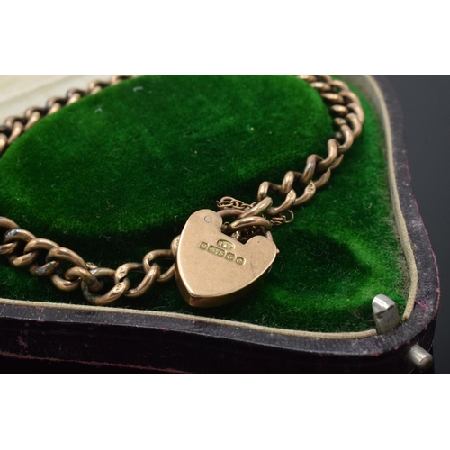 301 - 9ct gold hollow curb link bracelet with heart padlock fasten, 8.7 grams, Birmingham 1904, complete w... 