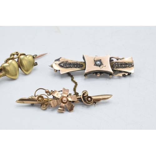 326 - A trio of 9ct gold bar brooches, total weight 7.8 grams, all with damages, one with metal pin (3).