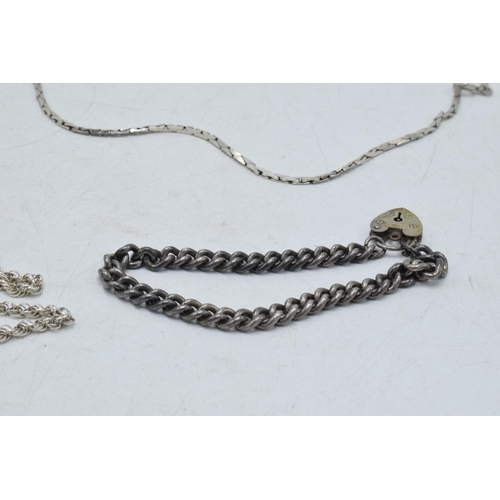 329 - A collection of silver jewellery to include a rope-like bracelet, a link bracelet and others (4), 76... 