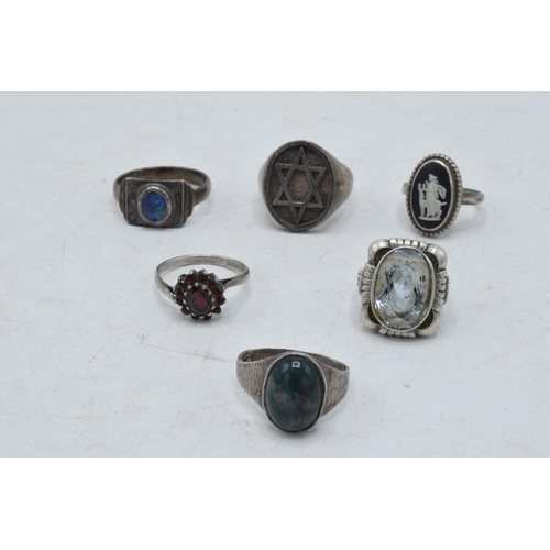 331 - A collection of 6 silver rings to include an opal example, a Wedgwood Jasperware ring and others (6)... 