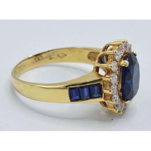 334 - 18ct gold ring set with a large sapphire and CZs cluster ring, shoulders set with sapphires (possibl... 