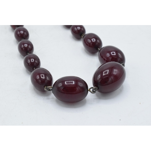 337 - A set of graduated cherry amber (or similar) beads with metal mounts, gross weight 25.4 grams, 43cm ... 