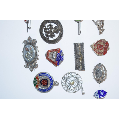 391 - An interesting collection of silver jewellery to include enamelled fobs, Victorian brooches, pendant... 