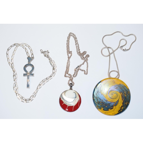 392 - A trio of silver necklaces to include an Okra glass style pendant on chain, together with 2 others (... 