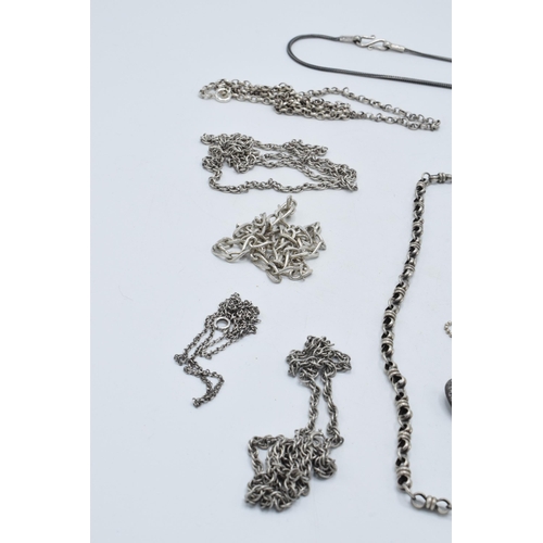 395 - A collection of various silver jewellery to include chains, necklaces and others (Qty), 140.6 grams.