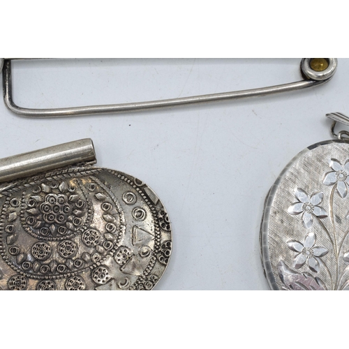 397 - A collection of silver items to include a stamp case, a smaller example, an oval locket, a clip and ... 