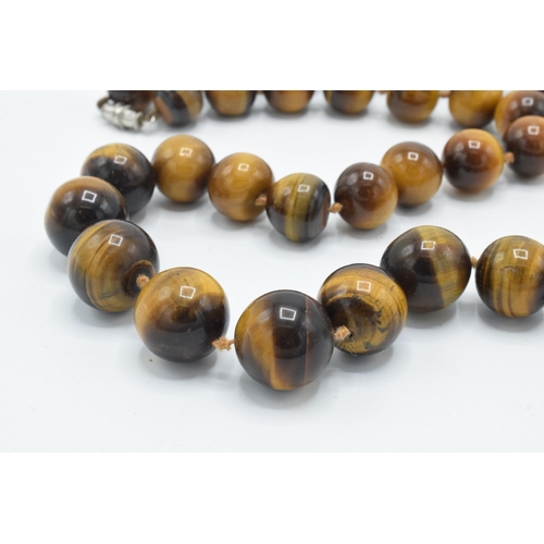 409 - Vintage tiger's eye beaded necklace, 58cm long, with graduated beads.