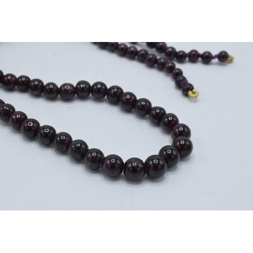 412 - Garnet bead necklace,  45cm long, with graduated beads.