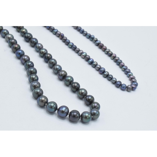 416 - A collection of 4 faux pearl necklaces of varying colours (4).