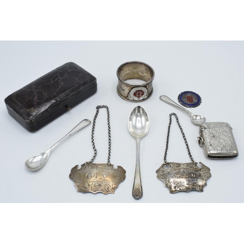 50 - A collection of silver items to include a silver vesta, Birmingham 1920, silver decanter labels for ... 
