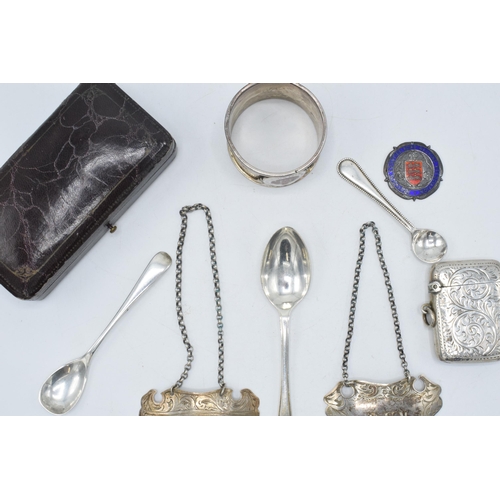 50 - A collection of silver items to include a silver vesta, Birmingham 1920, silver decanter labels for ... 