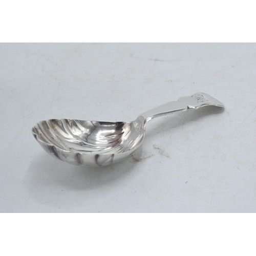 64 - George III silver caddy spoon with shell bowl with shaped handle, Thomas Robinson II & S Harding, Lo... 