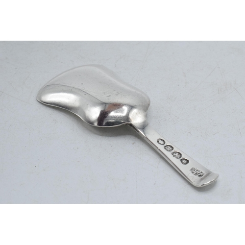 65 - William IV silver caddy spoon with bell shaped bowl, Jonathan Hayne, London 1835, 15.4 grams.