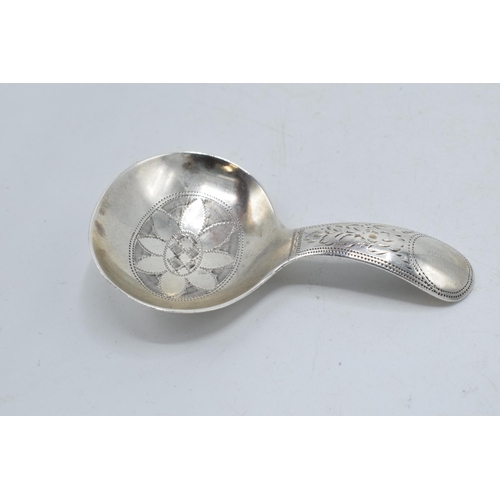 66 - Hallmarked silver George V silver caddy spoon with engraved decoration, 10.1 grams, W W & S, Sheffie... 