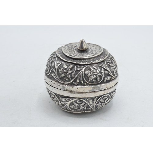 86 - Indian silver bowl and cover with repousse decoration, 76.1 grams, 7cm diameter.