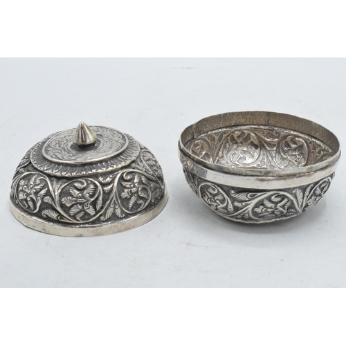 86 - Indian silver bowl and cover with repousse decoration, 76.1 grams, 7cm diameter.