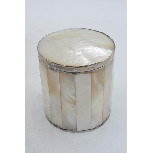 90 - A pair of silver and Mother of Pearl trinket boxes, 10cm largest diameter (2).