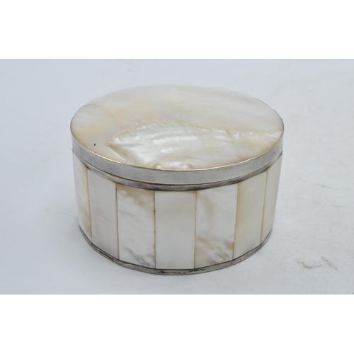 90 - A pair of silver and Mother of Pearl trinket boxes, 10cm largest diameter (2).