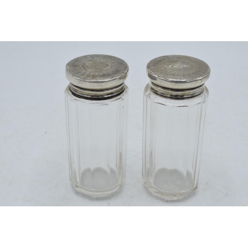 94 - A pair of silver topped dressing table jars, 9.5cm tall, London 1910 (2).