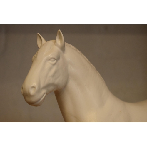 72 - Beswick Burnham Beauty 2309 in matte white colourway (slight af).