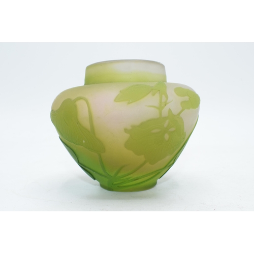 Galle glass vase in green and opaque glass, with floral decoration. Height 6cm.