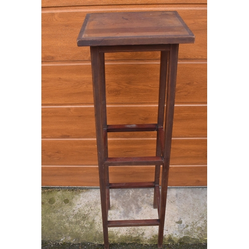 477 - Edwardian tall wooden jardiniere stand with satinwood inlay, 122cm tall.