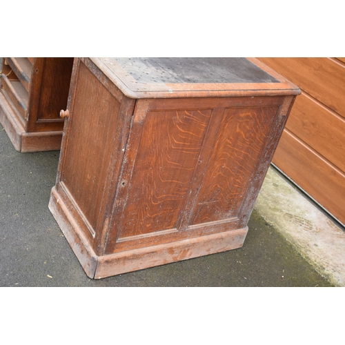 480 - Edwardian oak double pedestal desk with pull out drawers and black leather insert, 139 x 75 x 78cm t... 