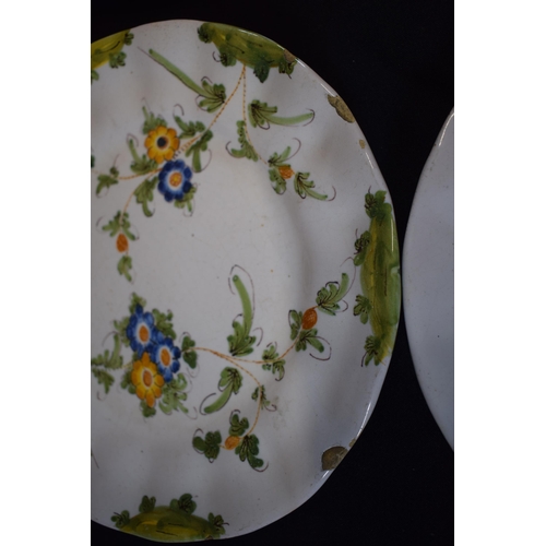 137 - A group of 5 18th century faience ware plates with floral designs and indistinct signature to rear (... 