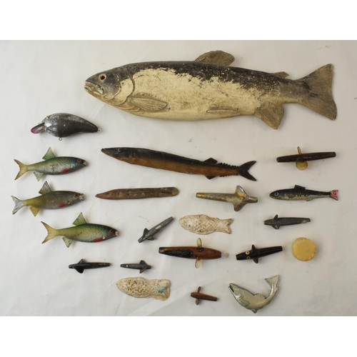 460 - A good selection of vintage fishing lures includes Hardy and some nice scratch built examples.