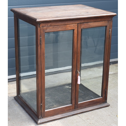 486 - Edwardian stained pine glass display cabinet with locking doors, with key, 81x60x95cm tall.