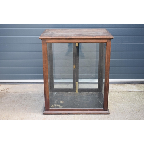 486 - Edwardian stained pine glass display cabinet with locking doors, with key, 81x60x95cm tall.