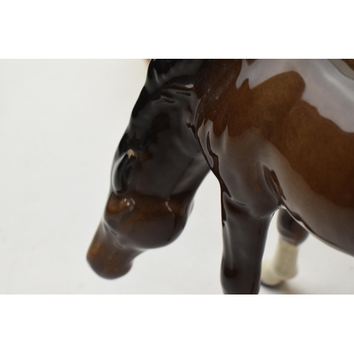 71 - Beswick to include a ginger cat, a brown thoroughbred facing right with 2 brown foals (4).