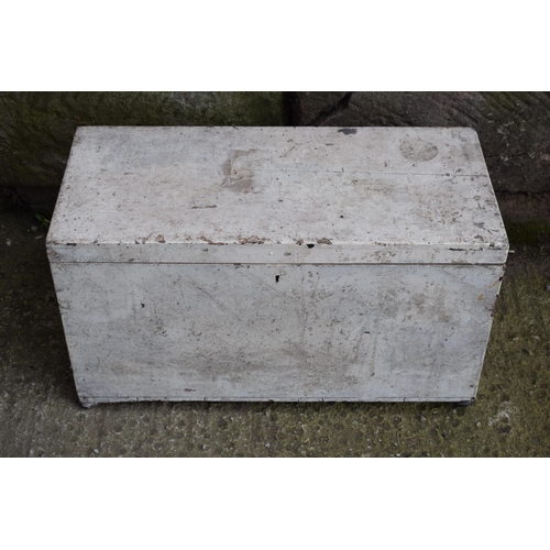 496 - Painted wooden tool / blanket box raised on feet (1 missing), 69x29x39cm tall.