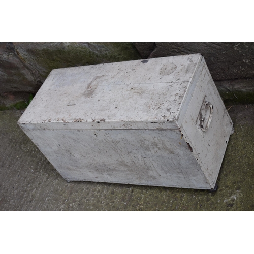 496 - Painted wooden tool / blanket box raised on feet (1 missing), 69x29x39cm tall.