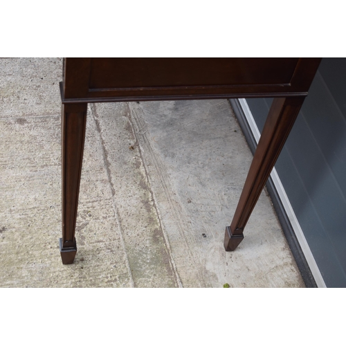 502 - Reproduction Regency style sideboard with fluted legs and 3 drawers, 107x53x87cm tall.