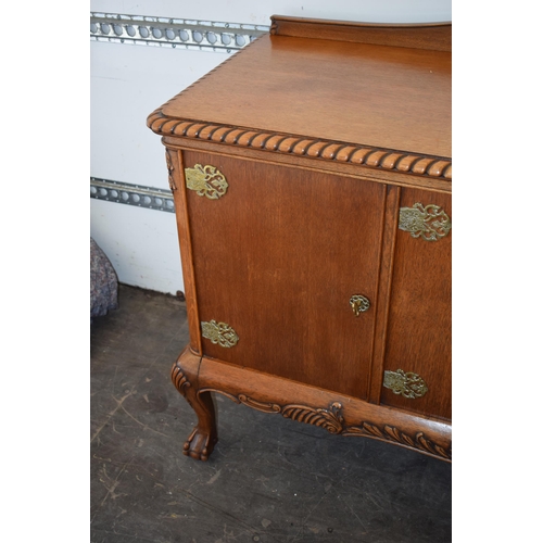 512 - Quality reproduction Regency style sideboard with 2 central cupboards flanked by side cupboards, bal... 