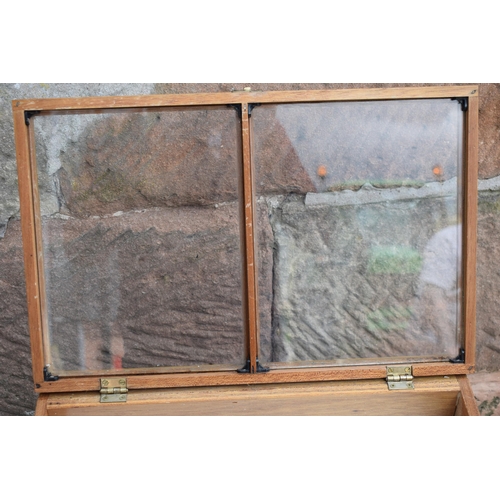 513 - Vintage wooden angled display cabinet with lift up lid, 44x32x22.