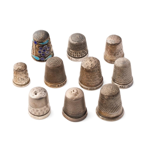 315 - A collection of sterling silver thimbles, one with enamelled decoration, mostly hallmarked, 34.4 gra... 