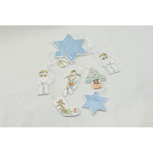 122 - Royal Doulton The Snowman Gift Collection Flying Snowman cot mobile with 6 hanging ornaments.